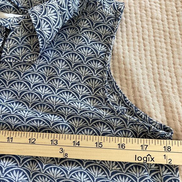 H&M Blouse Women 6 Blue White Sleeveless Button Up Top Geometric Lightweight - Picture 7 of 10